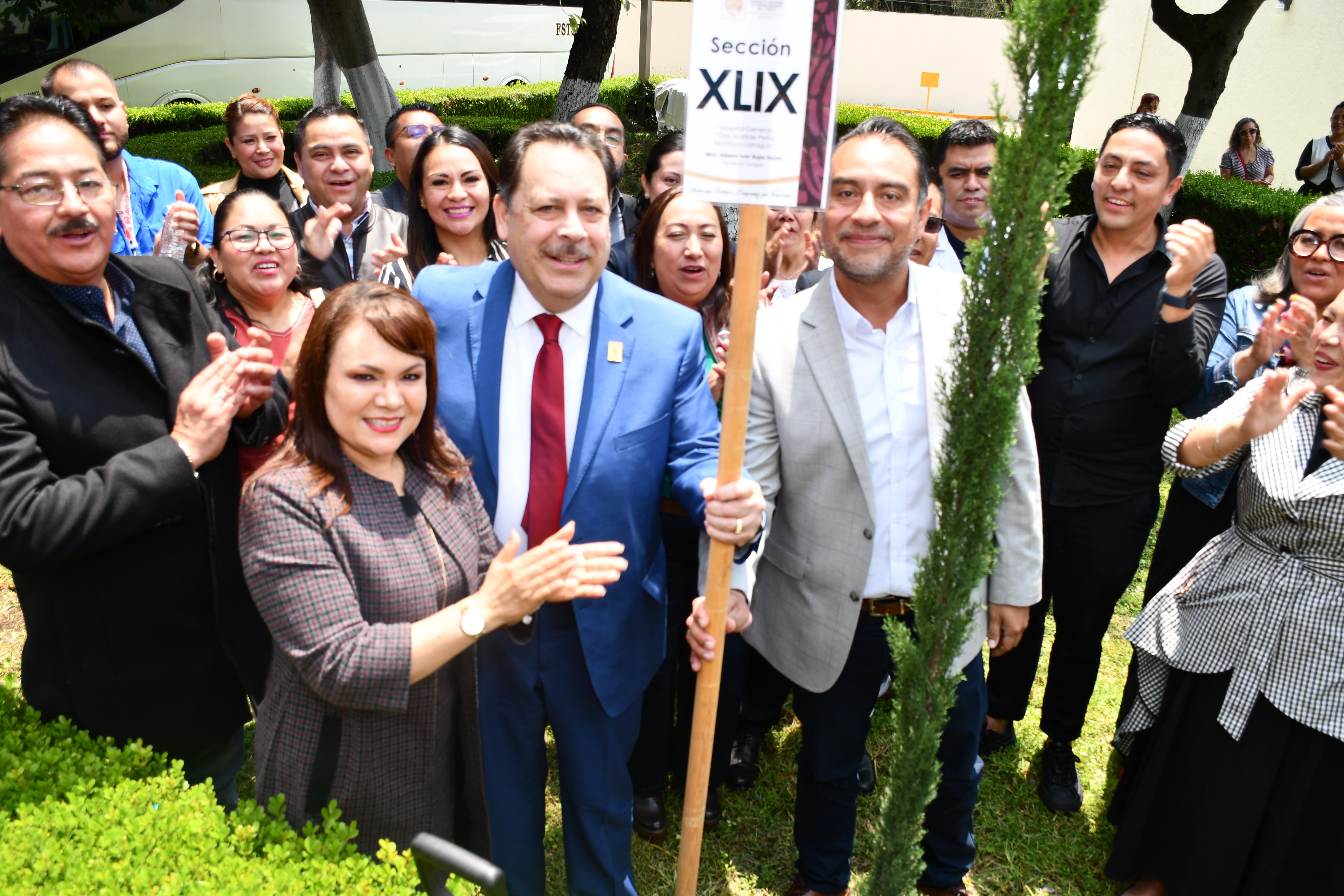 Salutación y Siembra de Pino del HG. "Dra Matilde Petra Montoya Lafragua", Tlahuac, Sección XLIX